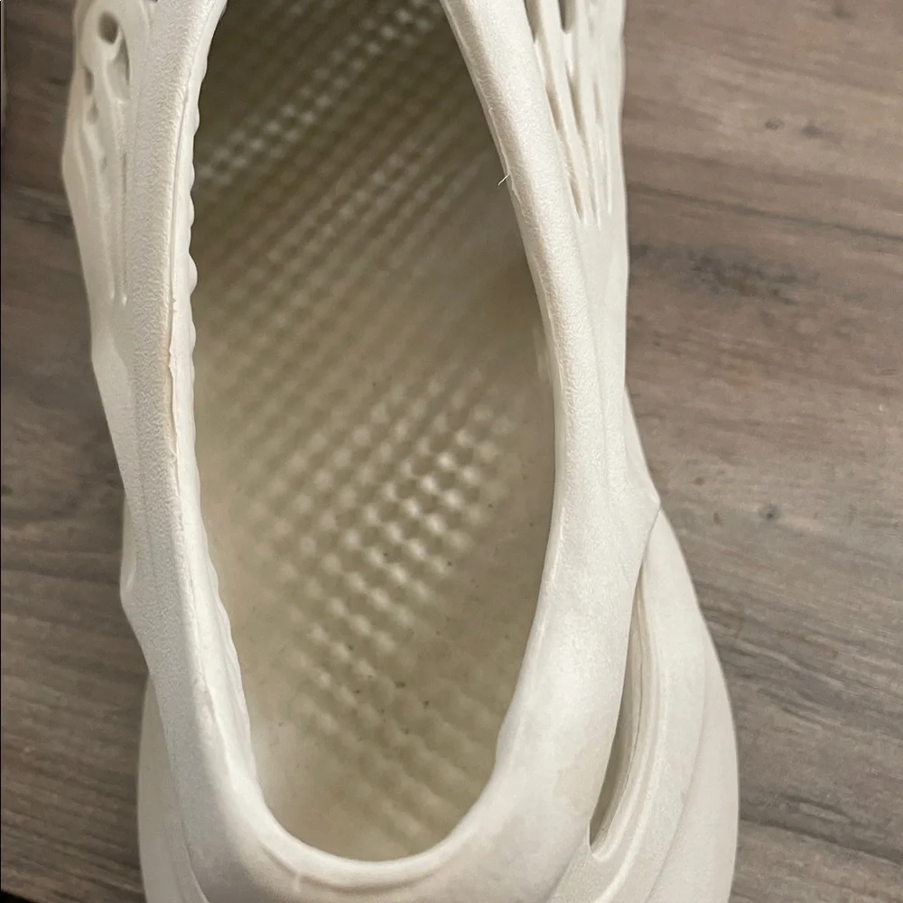 Adidas Sand colored foamrunner slip on cut out breathable Unisex shoes size 8.5